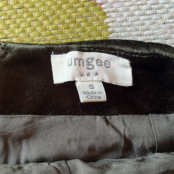 Velvet Embroidered Skirt - Picture 2 of 3